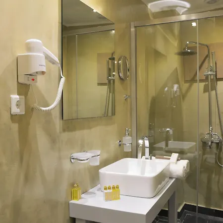 Elia Dorotheou ハニア